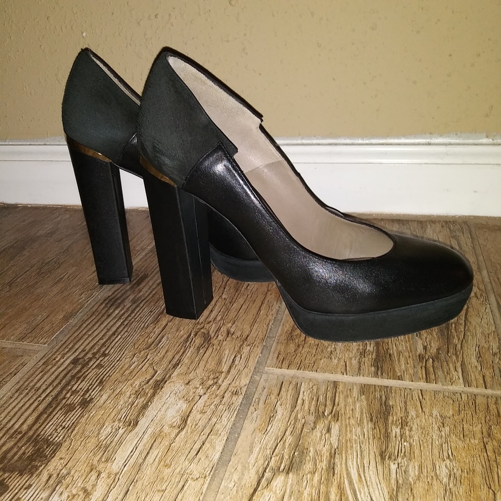 Versace Collection Pump - Picture 8 of 16